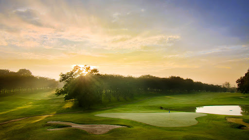 Rise and shine for #MondayMotivation! Here’s to a great week ahead on and off the golf course.  RT to share the positive vibes. 🔁 💪