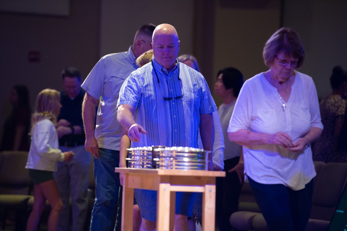 friscobible's tweet photo. This Sunday we celebrated the Lord's Table together and remembered the sacrifice Jesus made on our behalf. May we always remember what Christ has done for us!
#communion #lordstable #SundayService https://t.co/m6J3702BS1