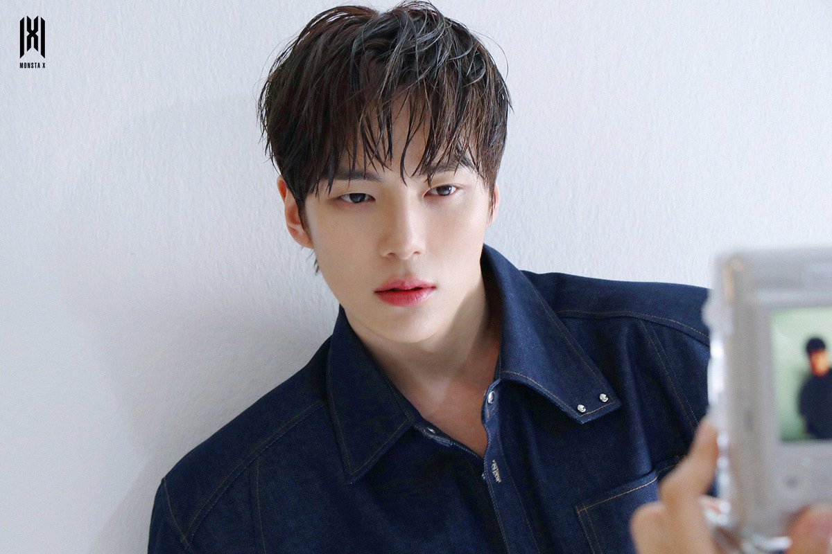 minhyuklocked's tweet photo. minhyuk x floun behind the scenes 🤍 #민혁 https://t.co/tVJjBMdmgu
