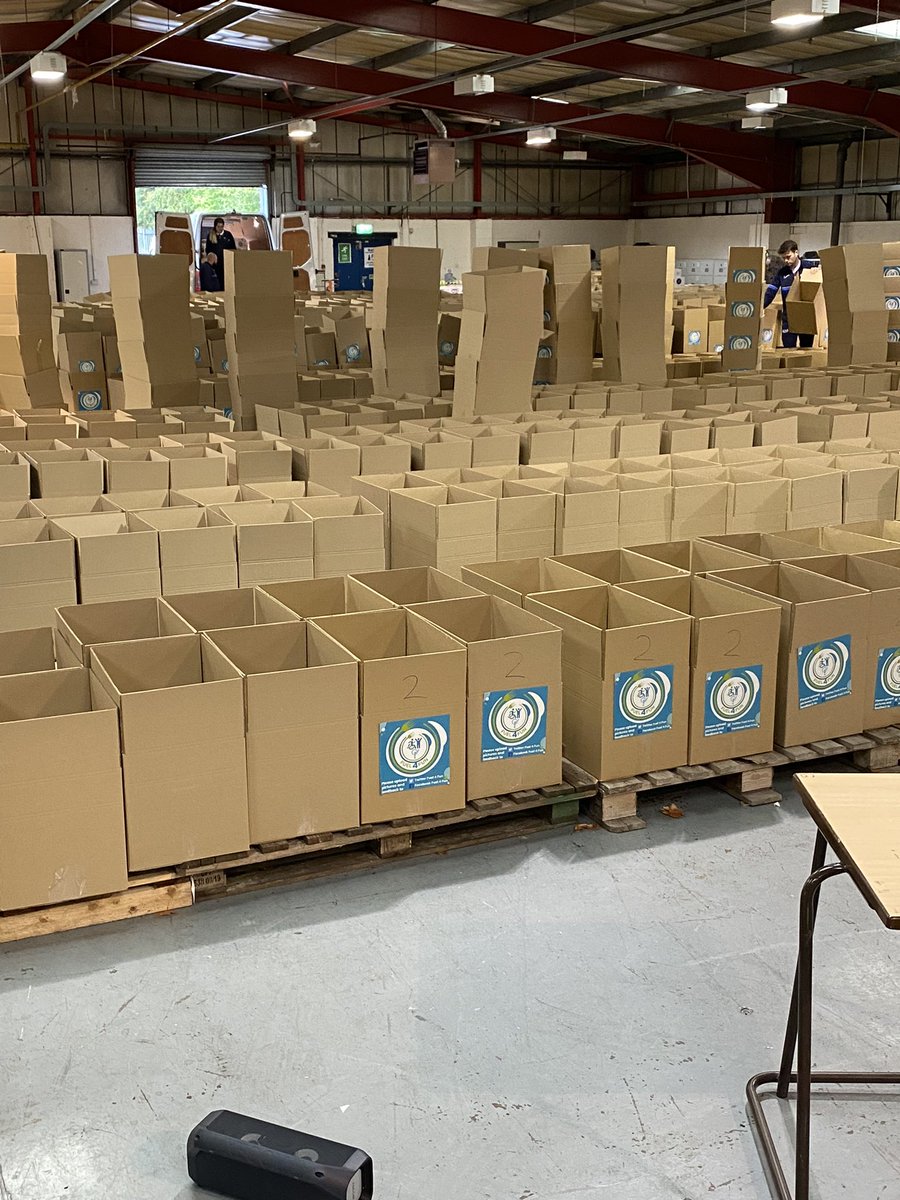 higgins_shaun's tweet photo. Active Tameside and TMBC preparing food hampers for fuel4fun deliveries next week #tamesidetogether #HAF21 @Lorraine25467 @BillFairfoull @active_tameside @Cllrdeniseward @DebWatsonPH https://t.co/ZKSoaO42dt