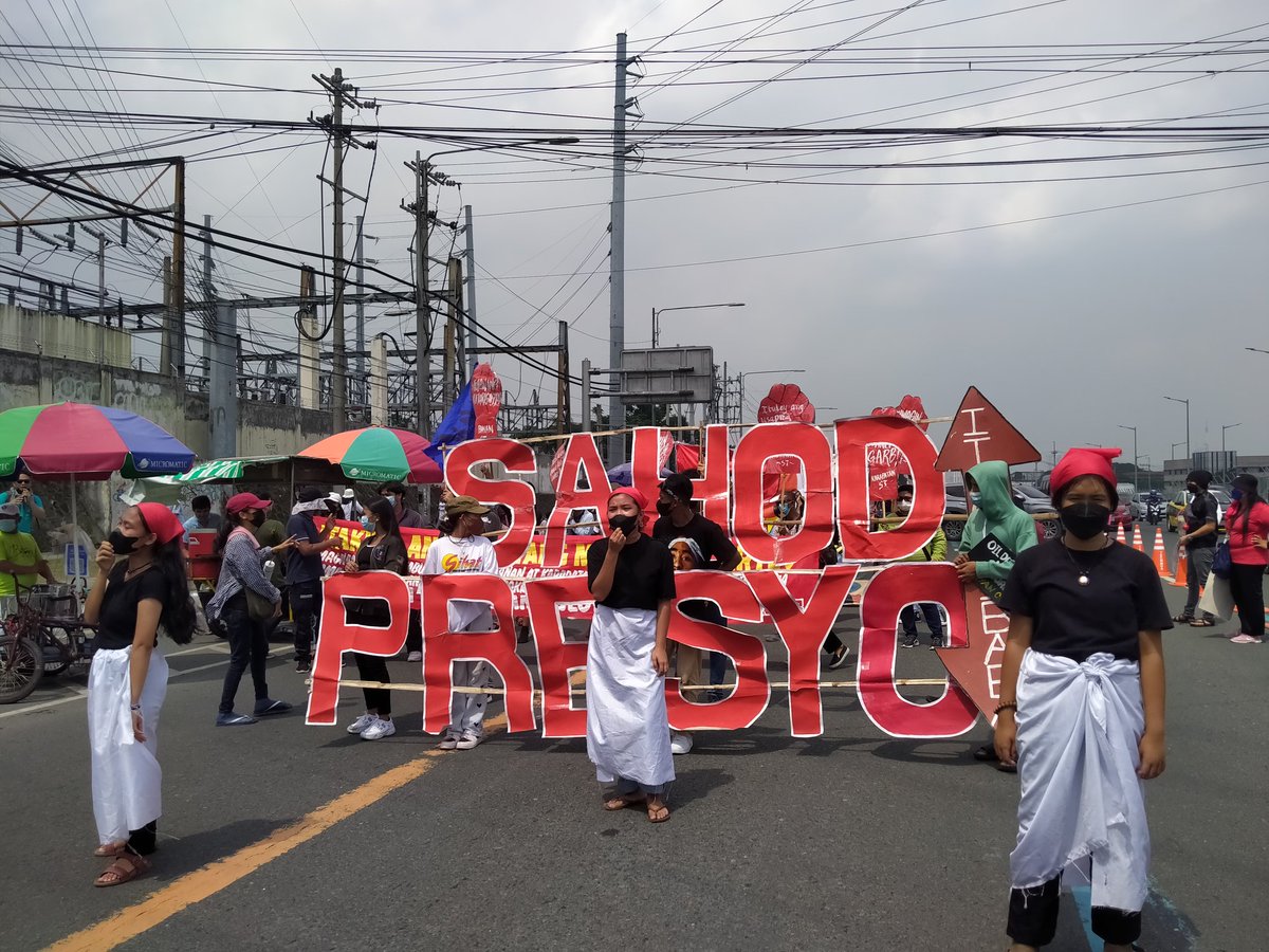 SONAsaan ang kabataan ng Cavite ngayong #SONAngBAYAN2022? Nagtungo tayo rito sa Metro Manila para ipanawagan ang ating mga hinaing at ang tunay na kalagayan ng mga mamamayan! (1/5)