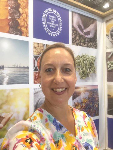 waren_e's tweet photo. Da sind wir! Der #warenverein live auf der #biofach2022. Stand sieht schon toll aus. Wir freuen uns auf viele Besucher*innen in den kommenden vier Tagen.
#warenverein #biofachmesse #livedabei #bioatitsbest #nürnberglässtgrüßen https://t.co/7Zcod2xxIG