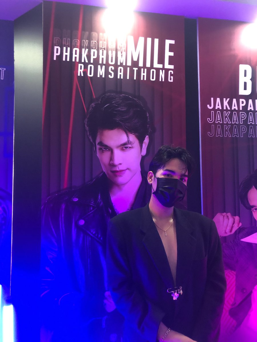 TYNNPHAT's tweet photo. 🤍🤍🤍🤍🤍 
I'm happy to see you 
#kinnporscheworldtour2022 
@Nnattawin1 
@milephakphum 
#Nnattawin
#MilePhakphum 
#ApoNattawin 
อาโป ณัฐวิญญ์ https://t.co/qZTx8yi470
