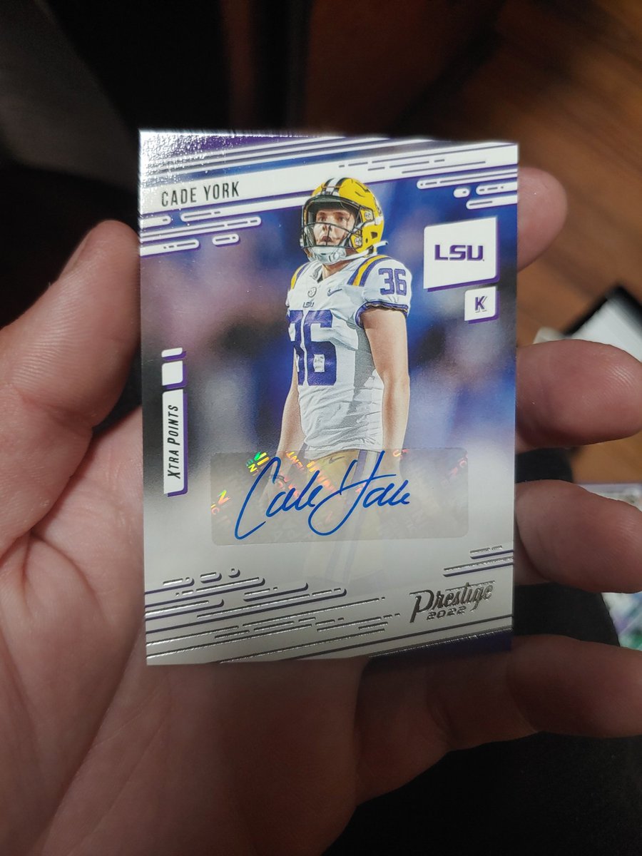 DaytimeHeretic's tweet photo. @YorkCade Hey Cade my man, I pulled your rookie auto and now that you're in the pros... wanna buy it from me? Please lol
#cadeyork #LSU #LSUFOOTBALL #Browns https://t.co/8ndxcaeICt