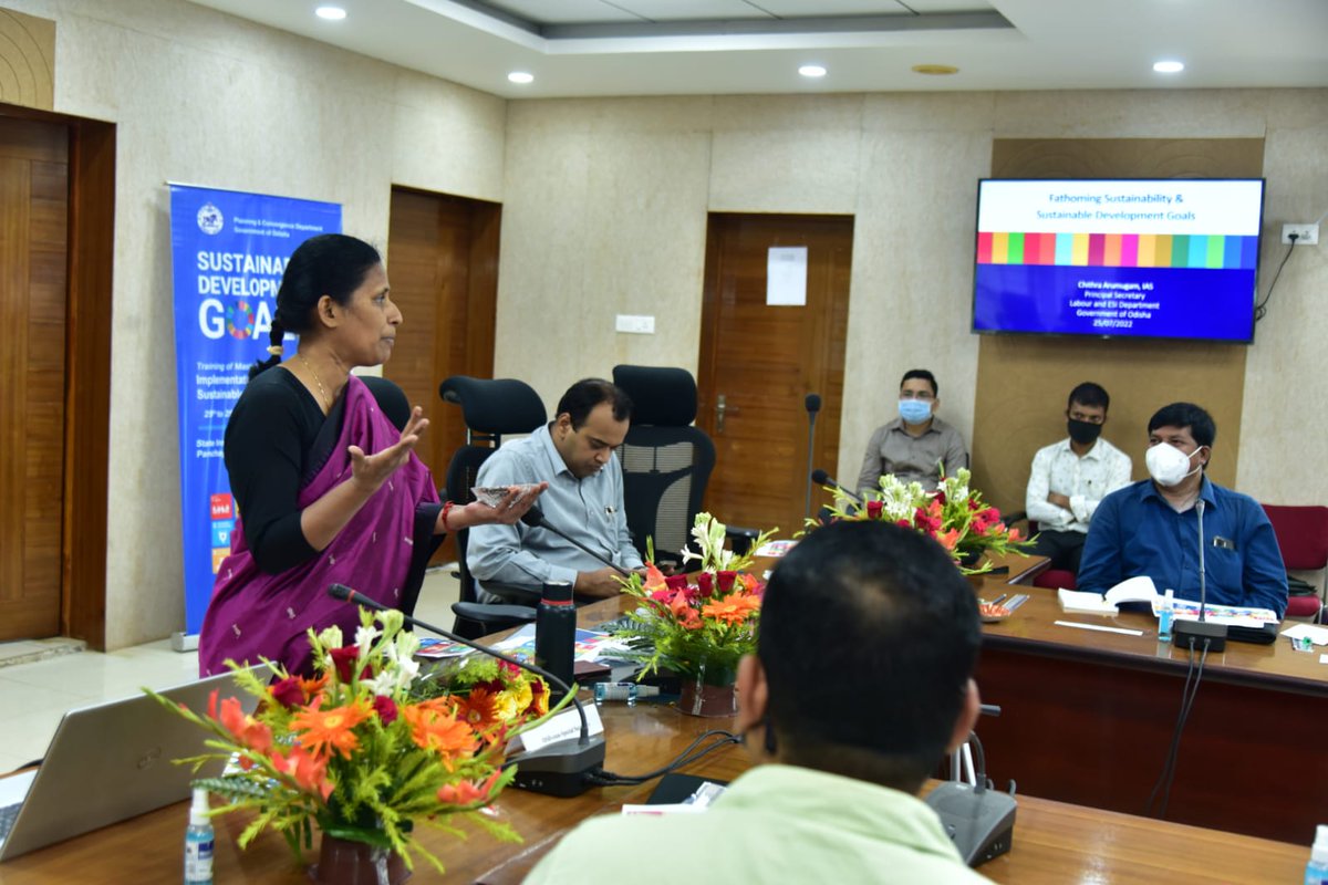 SDGOdisha's tweet photo. “As a trainer, your experience should speak more than your words”- SDG Stalwart Chithra Arumugam, IAS leads the way by sharing her experiences on fathoming SDGs over the years.
#SDG4ODISHA
#onestepatatime
#LocalizingSDG
#AGENDA2030
@PCDept_Odisha
@PRDeptOdisha https://t.co/OlJ9d7kkJp