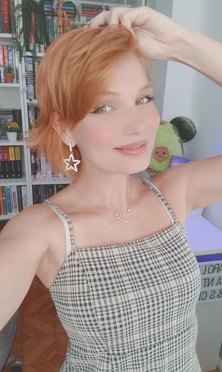 carolmola's tweet photo. Esta es la cara de una chica feliz porque ESTÁ EN DIRECTO!! #twitch 💜

Ven a charlar sobre todo lo nuevo de Marvel, literatura y muchas más cosas.

📺 https://t.co/W3tgkL1Voa

Hoy es el primer día que hago stream en mucho tiempo y estoy de los nervios. 🫣

RT ayuda muchísimo!! https://t.co/RxMxGNOqjT
