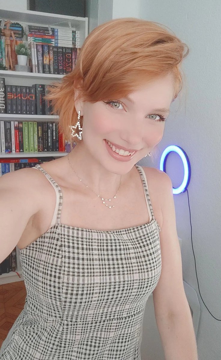 carolmola's tweet photo. Esta es la cara de una chica feliz porque ESTÁ EN DIRECTO!! #twitch 💜

Ven a charlar sobre todo lo nuevo de Marvel, literatura y muchas más cosas.

📺 https://t.co/W3tgkL1Voa

Hoy es el primer día que hago stream en mucho tiempo y estoy de los nervios. 🫣

RT ayuda muchísimo!! https://t.co/RxMxGNOqjT