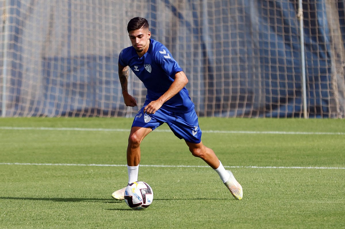 MalagaCF's tweet photo. MCFNews| Cristo se marcha al @CFIntercity 🤝

➡️ https://t.co/oUrlVt7xQe

¡Mucha suerte! 💙

#LaLigaTransfers | #VamosMálaga | #Pretemporada https://t.co/Y3pJCahZeR