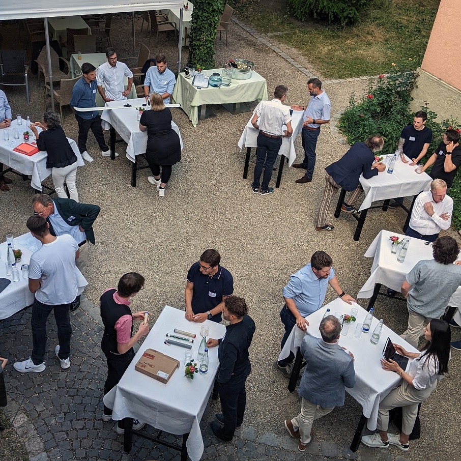 Acht Tische, acht Startups und acht Mitglieder aus den Rotary-Clubs: Das start-up center der <a href="/OTH_Regensburg/">OTH Regensburg</a>, die <a href="/D_G_O_/">DGO - Digitale Gründerinitiative Oberpfalz</a>  und die Regensburger Rotary Clubs hatten ins Rosenpalais eingeladen. 

➡️ ow.ly/uht650K3cb9