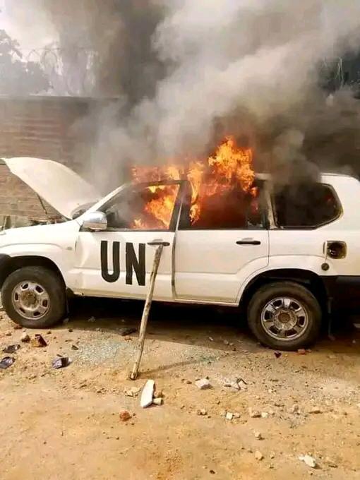 IjamboNet's tweet photo. Urubyiruko rwa #Goma twamaganye #Monisco n'ibikorwa byayo Aho twatwitse imodoka ndetse rwinjira mu birindiro byayo @m23congoNL @FARDC_off https://t.co/QxGrjC2gb0