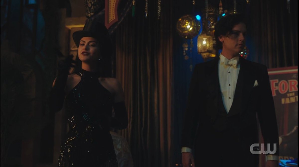 It's the fact Jughead wore the suit Veronica gave him for their magic show to face off Percival with in their final battle for me😭
#Jeronica
