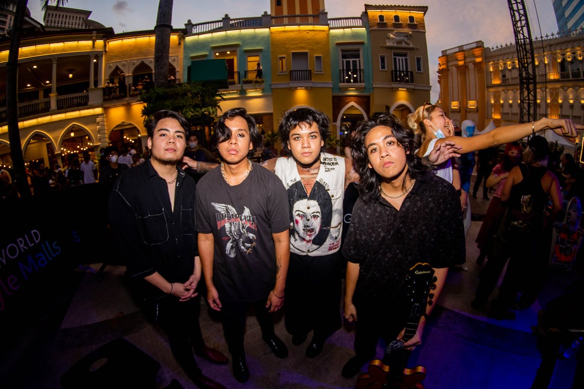 ONECLKSTRAIGHT's tweet photo. i s l a n d 

Happy 2nd year anniversary Island Records Philippines. Thank you for being our home these last two years. 

Big thanks to everyone who came to the show. Kayo yung mga RAD.  

Photos by Miggy Matreo

○●○○ https://t.co/8EkFVOF4w4