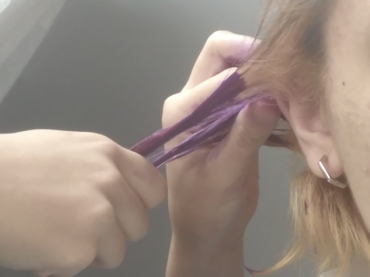 dayimin kizina sacimk boyatiyorum