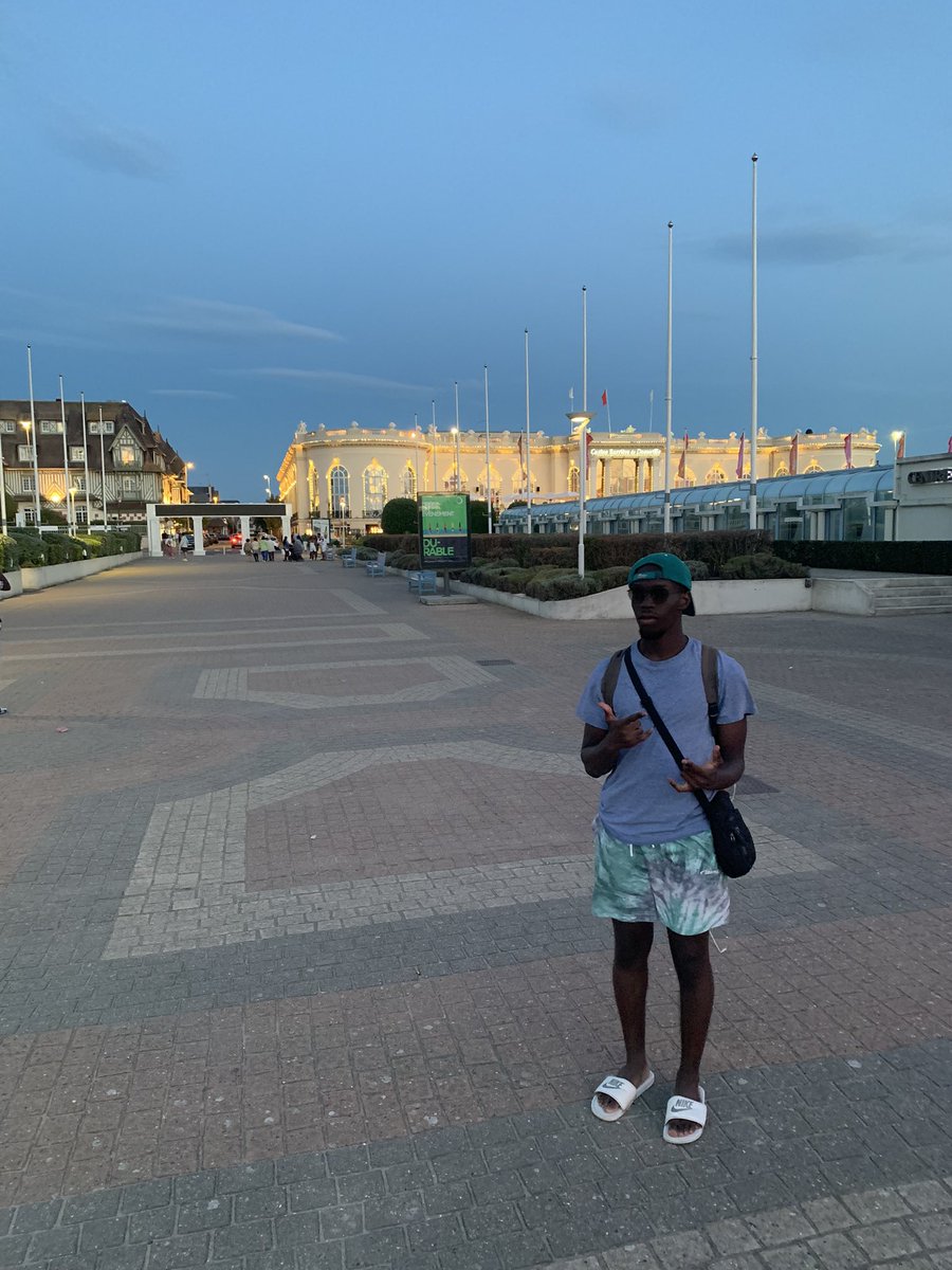 NolimitStvn's tweet photo. En totale détente https://t.co/EtzCVF4u97