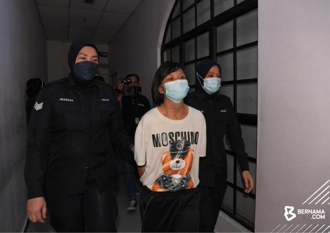 KrisAsad's tweet photo. Suri rumah, rakan lelaki dihadapkan ke Mahkamah Majistret Johor Bahru hari ini atas pertuduhan membunuh suaminya di sebuah flat, Taman Daya, dua minggu lepas. #JohorBahru #TamanDaya https://t.co/0ZdxBcSRn2
