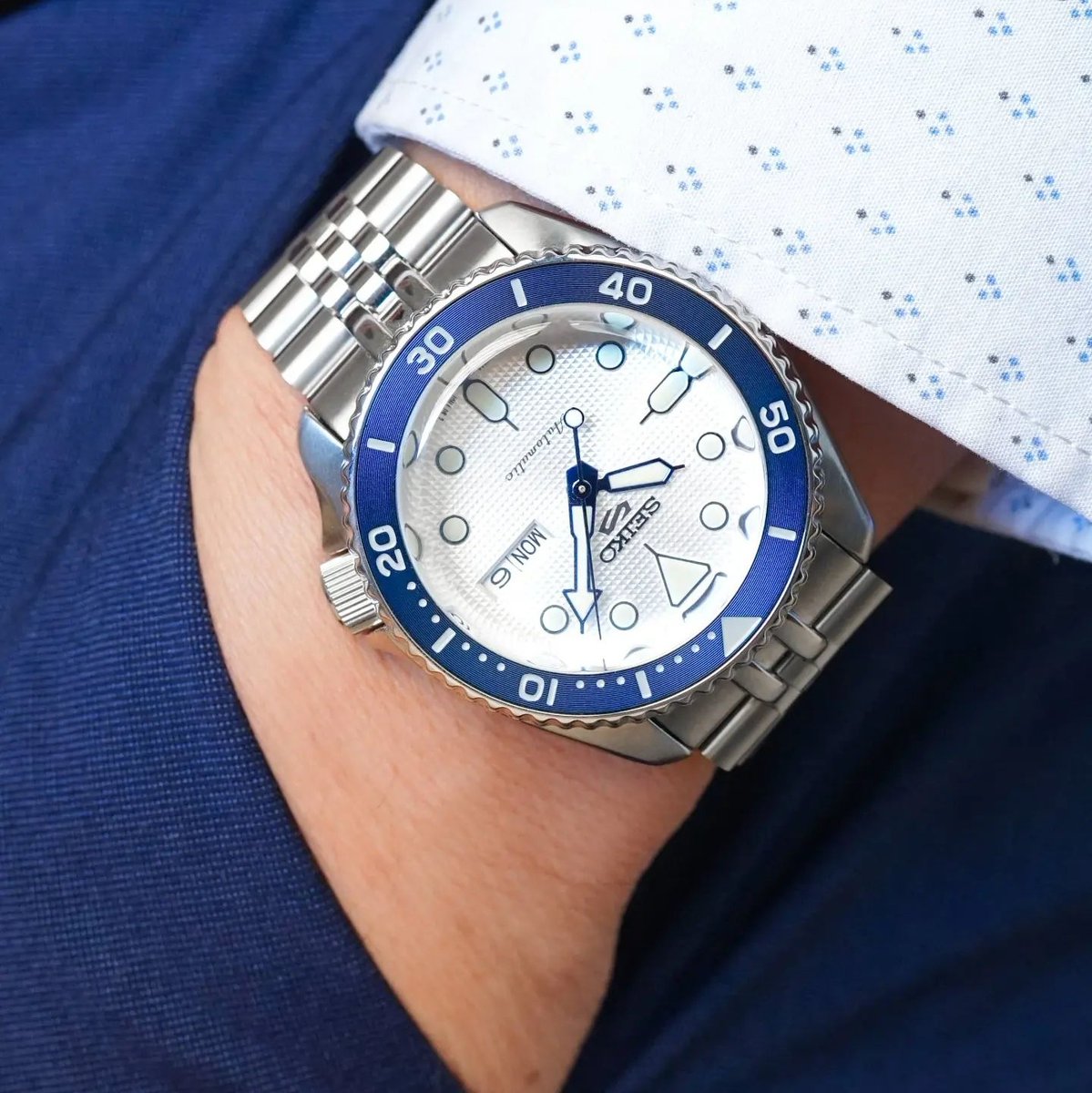 Strapcode's tweet photo. #๐ท @adibonny ๐ Thanks! #Repost #strapcodefeaturing
https://t.co/rh2LHCkS4k
.
Wish your #BlueWatchMonday not TOO ๐ต
seiko5sportsofficial #SRPG47K1 140th Anniversary paired with
Ref : Super J Louis Bracelet.
#watchbands #strapcodewatchbands https://t.co/t1knu75zzK https://t.co/x2Xs2kZdJo