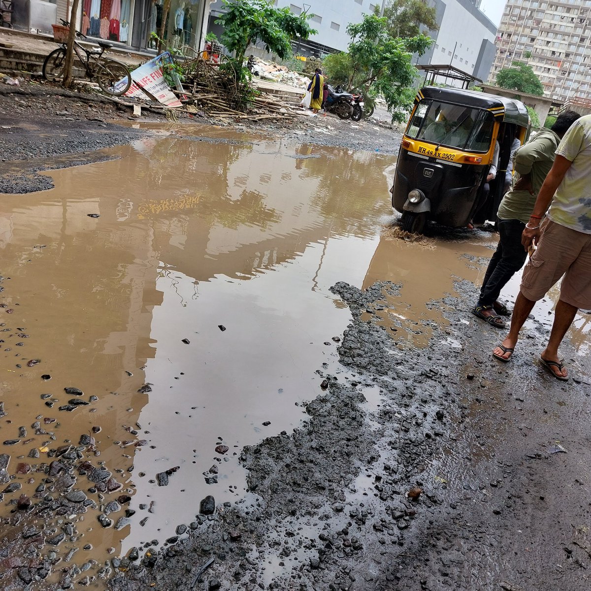prabhatgupta20's tweet photo. @kshitijhthakur @lokasahivvmc @CMOMaharashtra @RajeshS38769766
#Worstcondition in our area #Rain season lots of #accidents near #dmart #nallasopara #thecapitalmall https://t.co/8Cfbm9zDxi