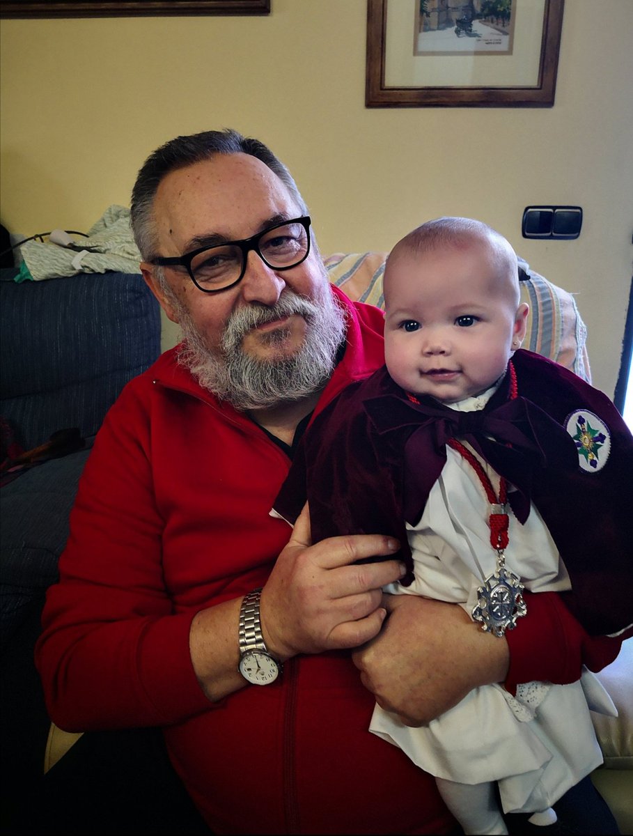 Gonzalito83's tweet photo. Hizo honor a su nombre y me dio la Bienvenida a lo que hoy es mi casa, formé una familia y tengo a mis amigos en ella. Era el último en llegar y me hizo sentir como el primero. Tu familia era y es la mía. Mi Hermano Mayor por excelencia. https://t.co/B4s7TBqOT6