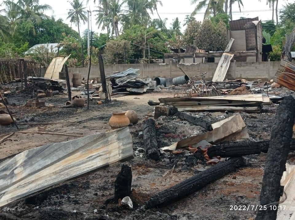 Junta troops in Magwe Region’s Myaing Township torched over 100 houses and killed a villager in Kyauk Kan Village on Saturday, according to residents. Another village was torched on Monday. (Photo: Spring Revolution-Myaing) 

#WhatsHappeningInMyanmar