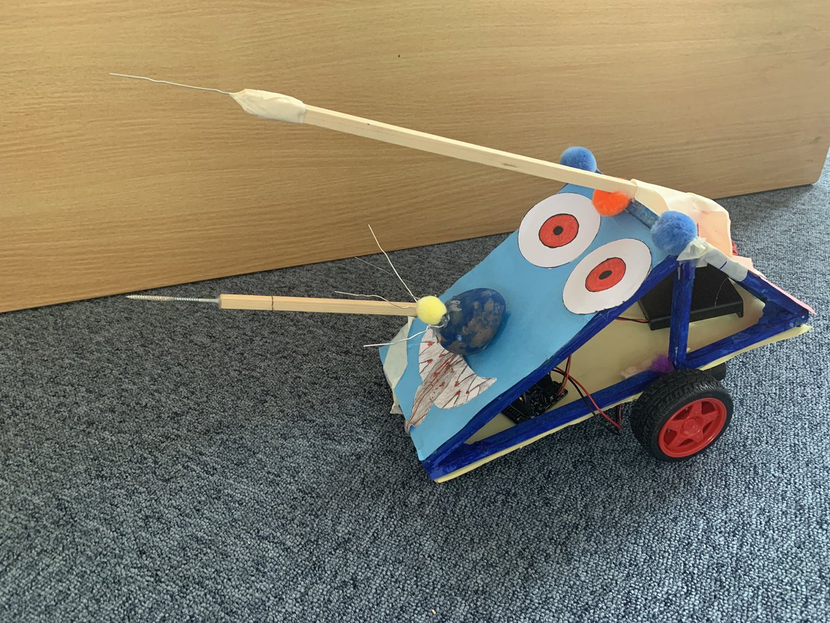 PiCodeandChips's tweet image. A selection of my Year 6 #STEM #Microbit balloon bursting, #Bluetooth controlled battle bots.But why has the Devices programming blocks been removed, we used these to great success @microbit_edu