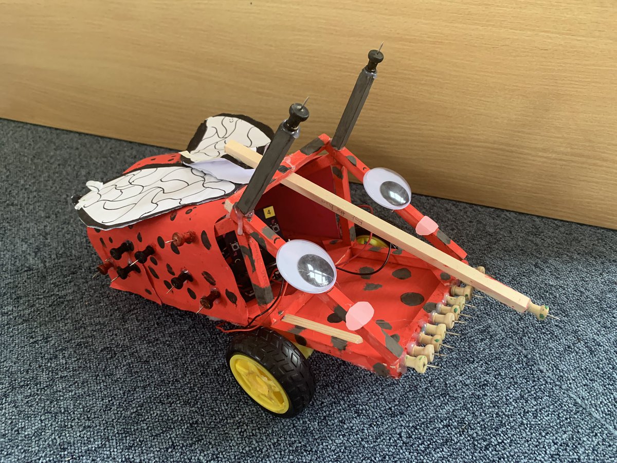 PiCodeandChips's tweet image. A selection of my Year 6 #STEM #Microbit balloon bursting, #Bluetooth controlled battle bots.But why has the Devices programming blocks been removed, we used these to great success @microbit_edu