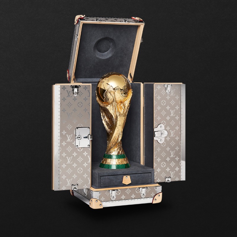 LouisVuitton's tweet photo. #FIFA Victory travels in Vuitton. Soccer’s top prize is one of many coveted trophies to be protected by a custom-made, handcrafted #LouisVuitton case.

Photo Credit © Rodrigo Villalba