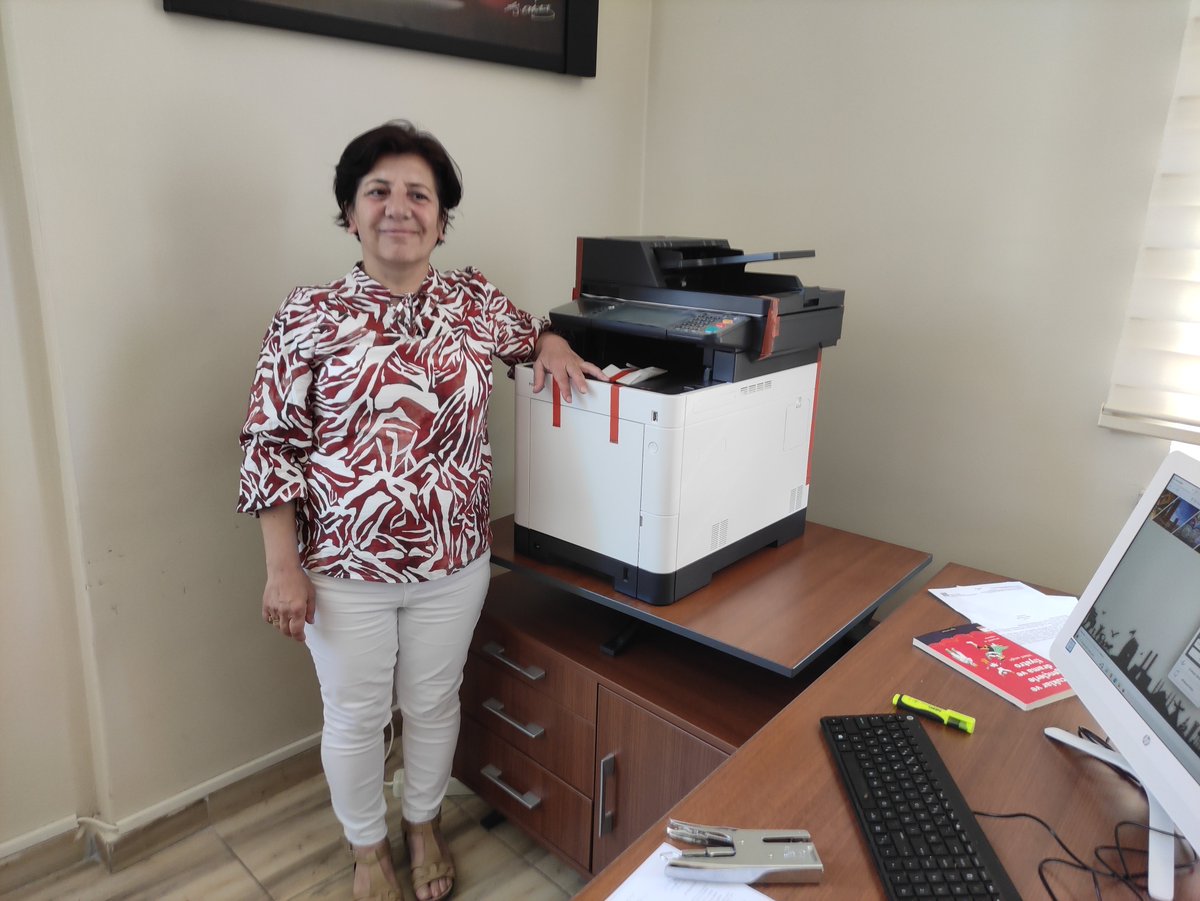 Belediyemiz tarafından İlçe Halk Kütüphanesi'ne yarınımızın teminatı olan gençlerimizin kullanımı için bir adet fotokopi-tarayıcı cihazı hibe edilmiştir.