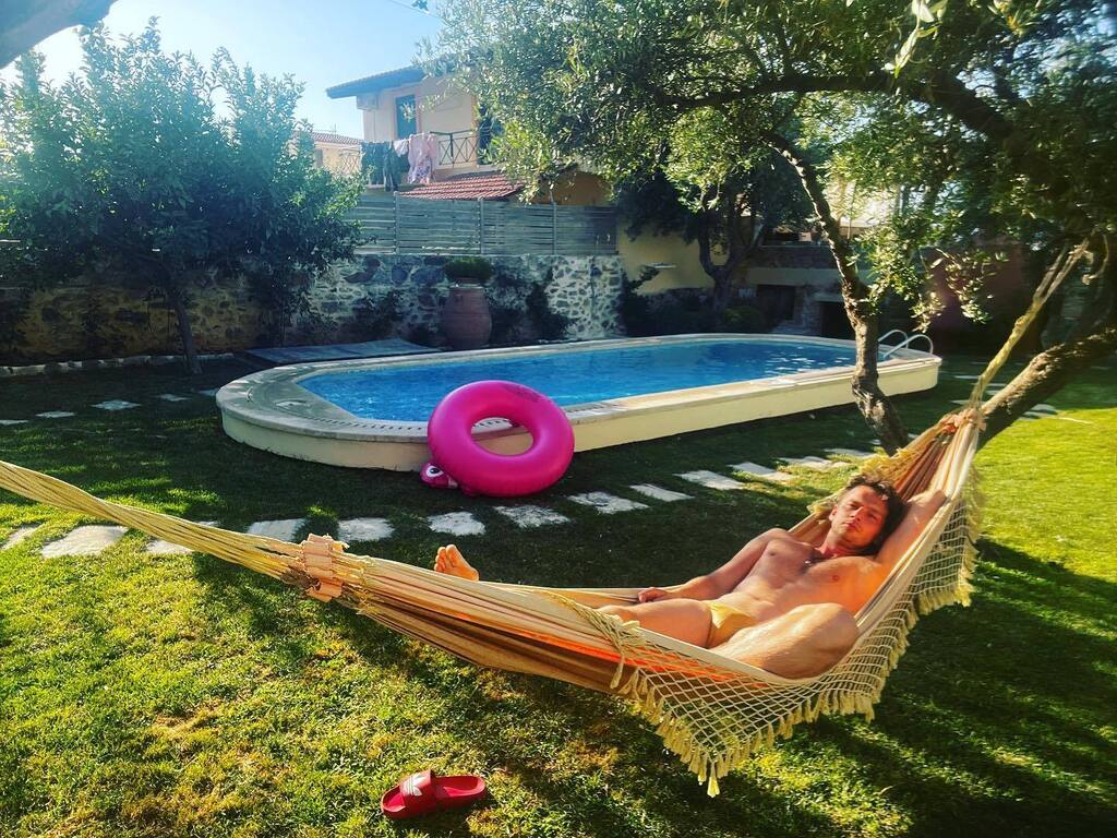 Out of office #reminder #crete #holiday #potd #sunset #greece #male #gay #lgbtqia https://t.co/vgBHKqCVPA