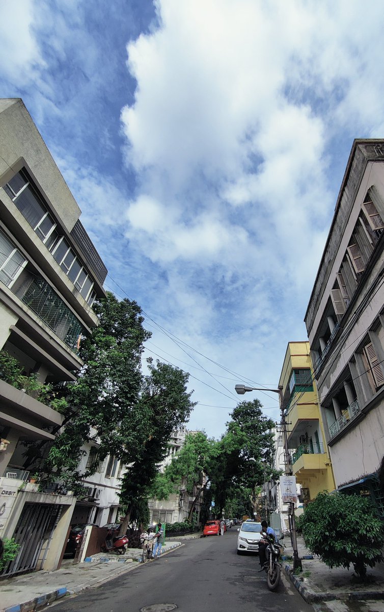 im_shifa_23's tweet image. Without any filter sky view 😍📸✨
#letsconnet with #hishamsarwar 
#photography #shifaishere