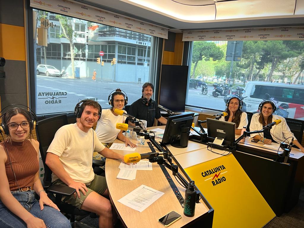 És dilluns. Qui vol un cafè? 
Ens hi posem a les 16 h!