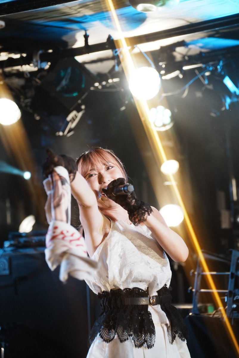 toyokun420's tweet photo. #BEYONDSKY
 #心斎橋VARON

 5番手は
  #藤沢夕夏 さん

 vol.⑭•*¨*•.¸¸♪
 
スタイル良くて
色気と
可愛さのある
女性シンガーさん

 #SONY
 #α7s3
 #TAMRON
 #タムロン35150
 #KANIフィルター
 #StreakOrange https://t.co/jTve0bYpLv