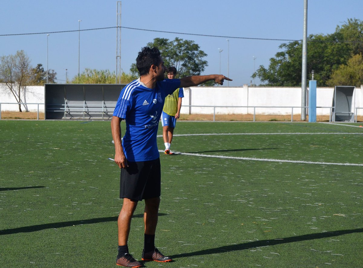 CDBLaAcademia's tweet photo. Jᴜᴠᴇɴɪʟ DH

El Juvenil División de Honor ha comenzado esta mañana la pretemporada a las órdenes de @TETEsansi10 

Los campos federativos Eusebio Bejarano han sido testigos de la primera sesión de trabajo. 

#PresenteYFuturo #SomosCDB https://t.co/offNWssnbA