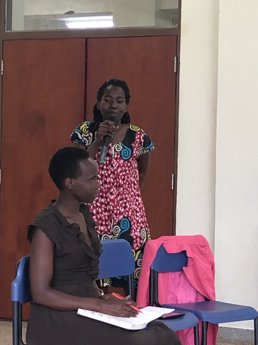 RJjuuko1's tweet photo. Photovoice-action research, waste management, recycling &amp; entrepreneurship discourse at the #SummerSch22Gulu led by ⁦@dfmonk⁩ and the Gulu young entrepreneurs https://t.co/4OZsT8ni6m