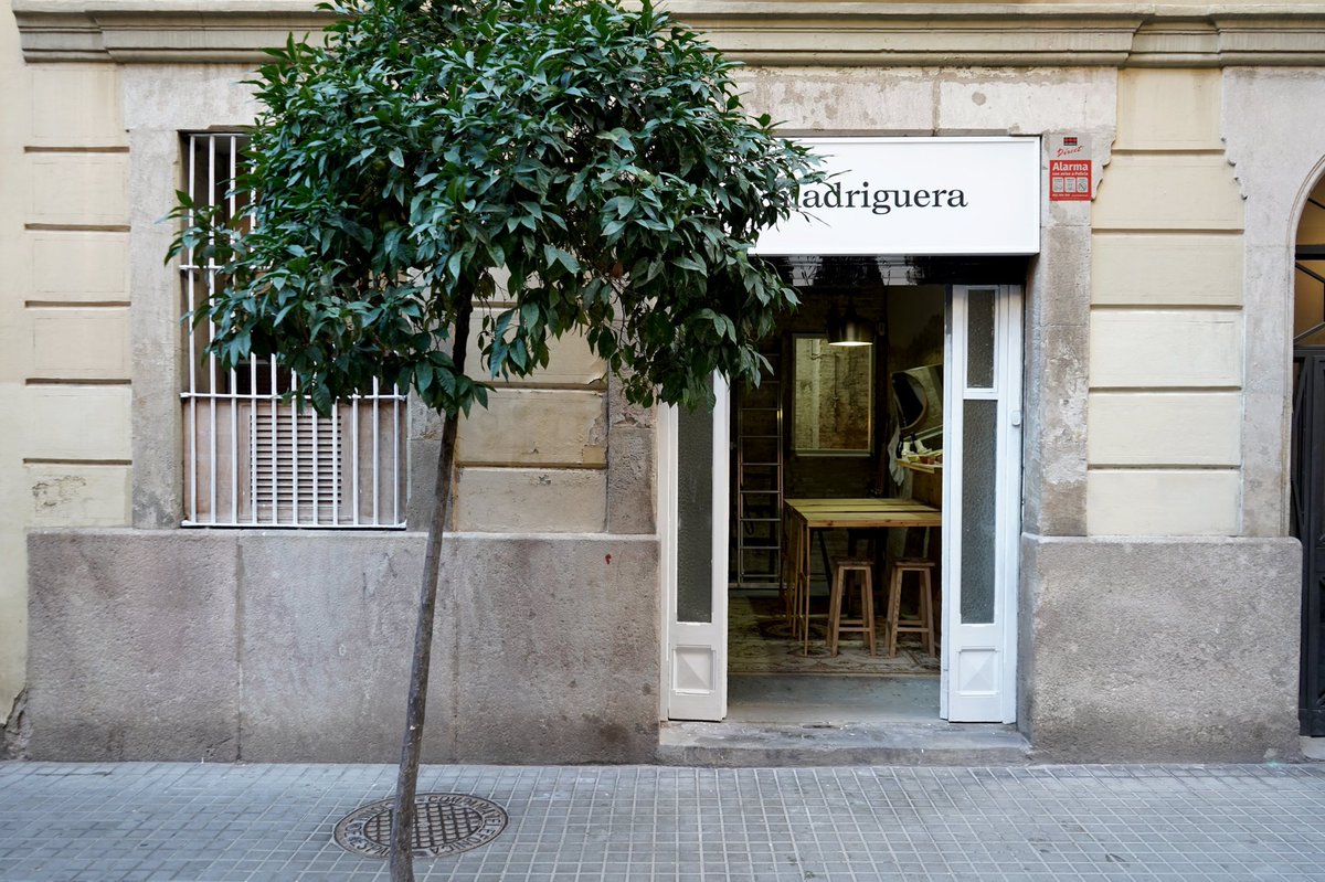 SENTENCIA condenatoria por tres delitos: acoso, amenazas de violación descuartizamiento y muerte, y quebrantamiento de medidas cautelares. Agradezco a mi familia, pareja, amigas, editorial, agencia, mossos y abogada el cariño y trabajo de estos tres años. Hoy veo la luz.