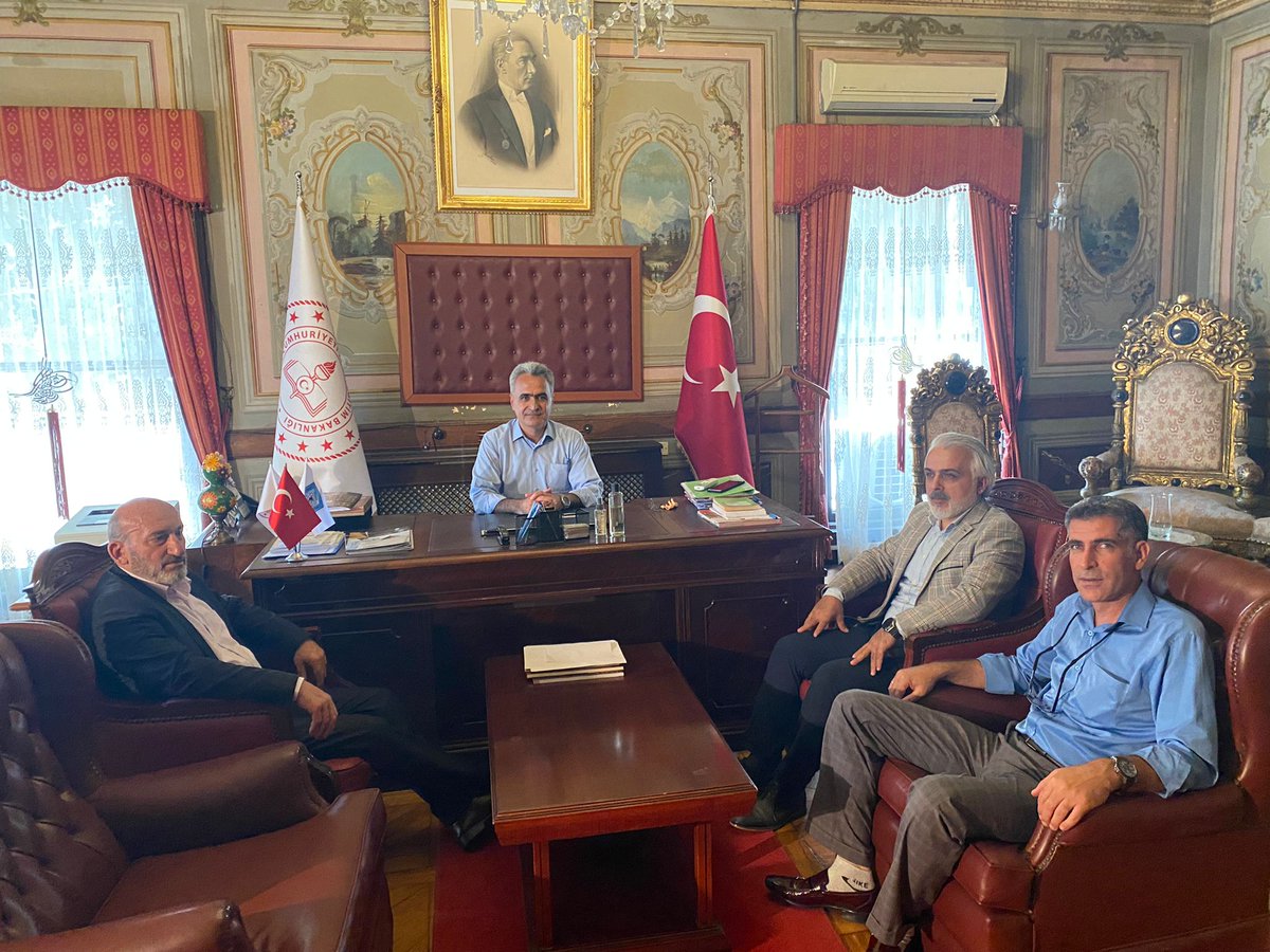 BagcilarMem's tweet photo. İlçe Milli Müdürümüz Sn.@19_mstfylmz , Şube müdürlerimiz @Nihataltintas52 ve @hackorkmaz2 Şişli Zincirlikuyu İSOV Mesleki ve Teknik Anadolu Lisesi Müdürü @arkin_polat'ı ziyaret ettiler. https://t.co/5M2YHPb7PS