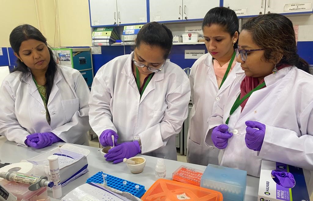 INbpgr's tweet photo. Dr. Monika Singh and Dr. Paramita Palit conducted Hands-on training practical session on "Rapid GM Detection Methods Employing Loop-Mediated Isothermal Amplification and Lateral flow strip Assay"" on 23 July 2022, at @INbpgr. https://t.co/MGKu8nFd9f