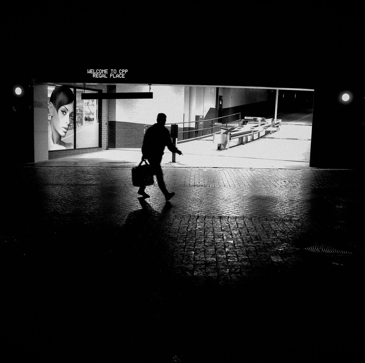 jamesmallard747's tweet photo. The bad man 

#streetphotography #ricohgr3 #grist #gr3 #black&amp;white https://t.co/04AOfRGhes