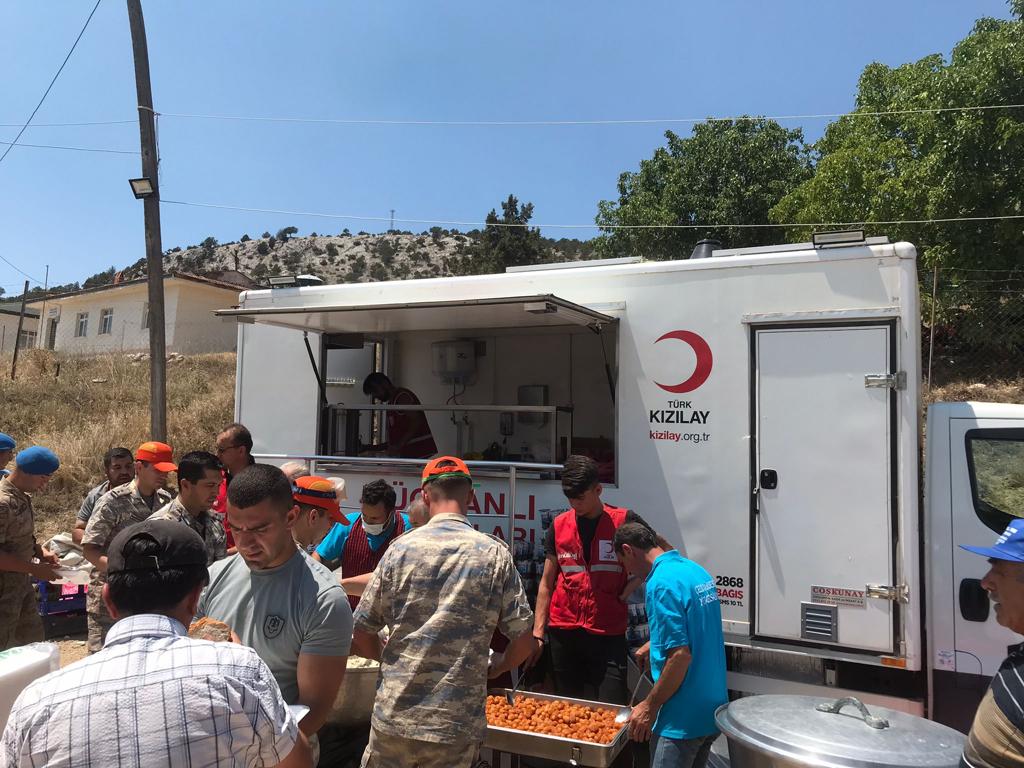 Yaraları birlikte sarıyoruz! 🌲

Gönüllülerimiz orman yangını söndürme çalışmalarına gece gündüz destek olmaya devam ediyor. 

📍 Kütahya / Emet