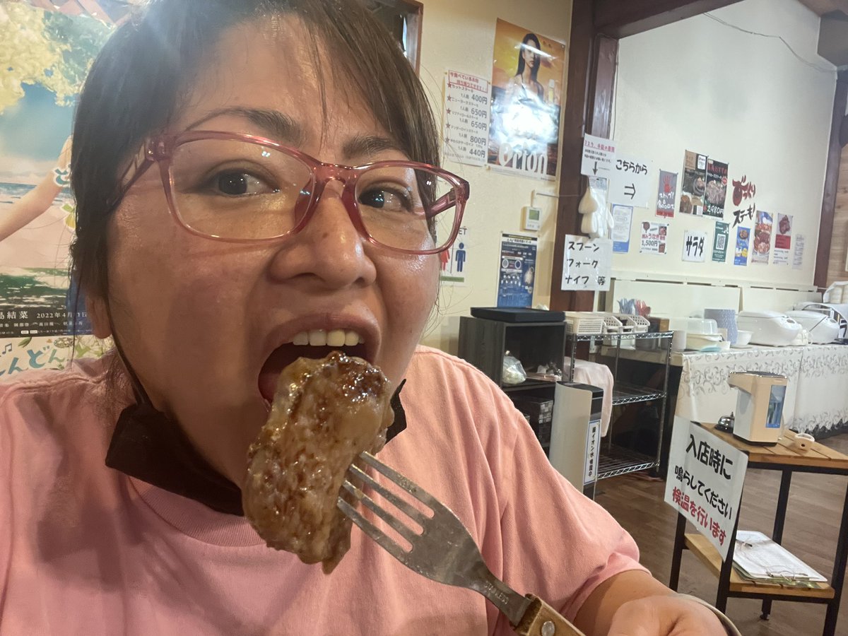tommy125gold's tweet photo. 昨日がんばったので肉〜
コレで今日もがんばれる🤣

#肉 #staek #びっくりステーキ金武店 #事務所の隣がステーキ屋 https://t.co/APZokoO42n