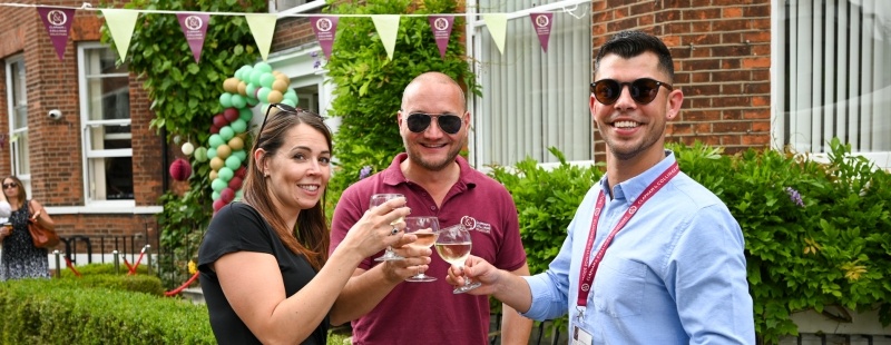 <a href="/ClaphamandC/">Clapham & Collinge Solicitors</a> held their annual Lunch on the Green summer networking and fundraising event on the 13th July and raised £7538 for their charity partner <a href="/break_charity/">Break</a> 

Read the full article below
norfolkchamber.co.uk/member-news/lu…