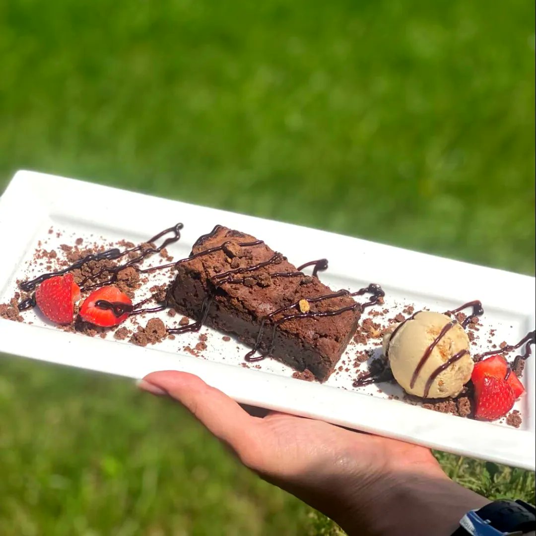 S W E E T  T O O T H ?

Brownies belong to good days, bad days, Mondays, Fridays and literally everything in between. There's never a bad time to dip into a treat if it's going to make you feel good! 🍫

#brownie #chocolatelover #sweettooth #desserts #mcrdesserts #eatmcr