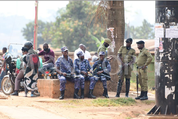 DailyMonitor's tweet photo. Police and the army deployed in Kampala City and surrounding areas ahead of planned demonstrations against the high cost of living in the country.
https://t.co/zs01xNGmkg
#MonitorUpdates 
📸@abubakerlubowa https://t.co/XKNhg76qKP