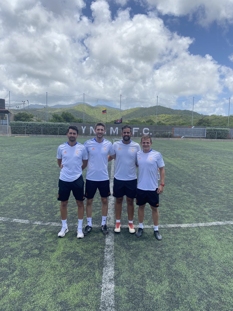 Fútbol y vida. Experiencia inolvidable en Venezuela en el #ClinicsVenezuela con la <a href="/Fun_Realmadrid/">Fundación Real Madrid</a>
Afortunado de haber compartido el día a día con @PauQuesadaT <a href="/javish92/">Javi Sánchez</a> <a href="/Sergiete5/">Sergiete5</a>
GRACIAS ⚽️🇻🇪🤍