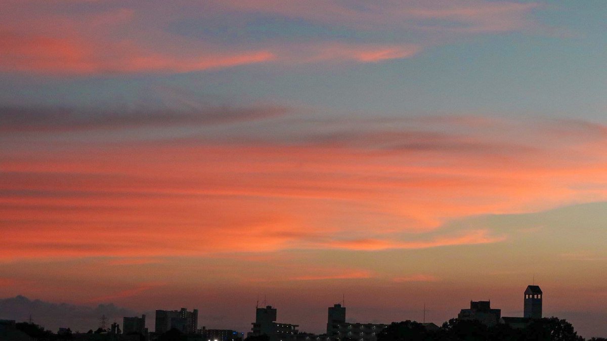 kasokukitearoom's tweet photo. .
水色とオレンジ色の
パステルカラーがとても綺麗
.
撮影 2022年7月25日 19:15
.
#7月 #夏 #雲 #夕焼け #夕空 #天気の図鑑 #雲の教室 #雲を愛する技術 #イマソラ #キリトリセカイ #写真 #空 #月曜日 #a2022 #a202207 #a0725 #a20220725 https://t.co/vML5HdilTj
