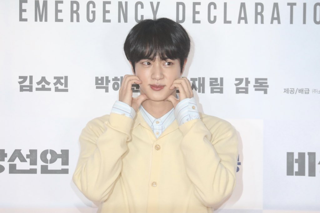 anymari_live's tweet photo. ACTOR JIN
KIM SEOKJIN AT VIP PREMIERE
Listening #SuperTuna_Jin and streaming #Yours_Jin
#BTSJIN #SEOKJIN #jinactor https://t.co/HmXS87Xi3H