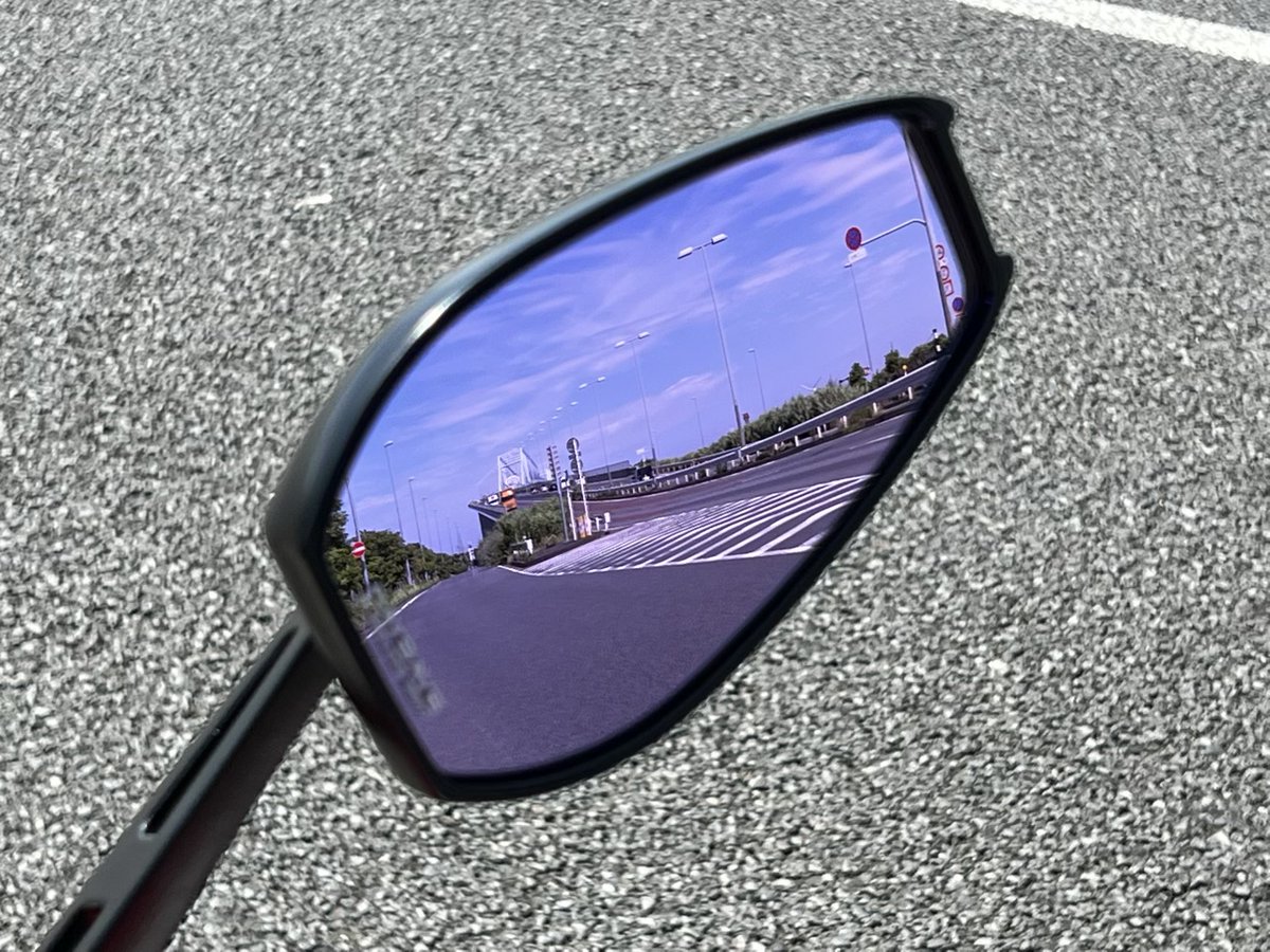 600RR09's tweet photo. ロングステーのミラーに交換したけどあんま違いが無かったかも…防眩加工(ちょっと紫っぽい)で夜見やすいらしいけどそちらはまだ試していない https://t.co/zfIVC60nSs
