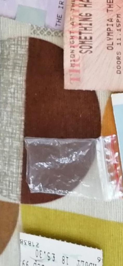 budgieb78's tweet photo. @MacDaraIre @craftbeersoflre What was in the little bag, 🤔 https://t.co/CUVlPdXOS7