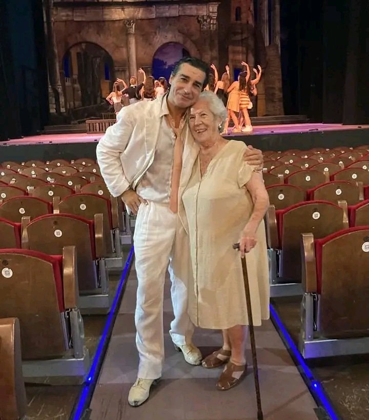 #Medea Con nuestra querida #TeresaMaizal en el <a href="/teatroedpgv/">Teatro EDP Gran Vía</a> 💖
Teresa, al igual que #CarmenRojas, #LauraToledo o #MaríaEugenia 'Betty', entre otras, formó parte de la primera etapa del #BalletdeAntonio
Historia viva de nuestra #DanzaEspañola✨
Toda nuestra admiración y cariño❤❤