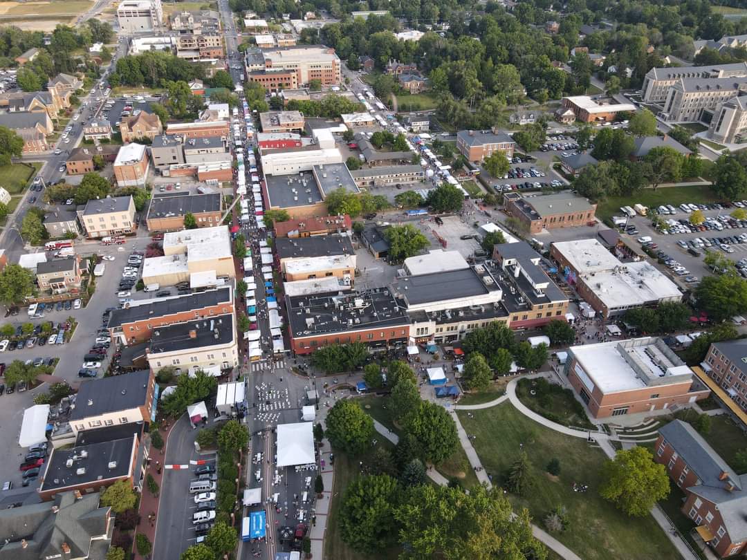 Steppin' Out will be here soon!  What are you looking forward to the most?

📷 by David Peterson