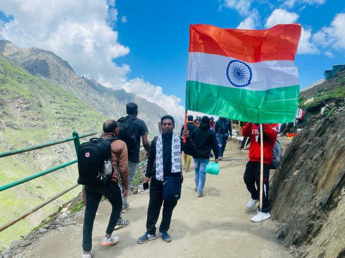 RupaliDogra12's tweet photo. Over 2.44 lakh people have performed the #AmarnathYatra in the past 24 days as another batch of 7,009 pilgrims left #Jammu for the valley on Sunday. #JammuKashmir
#TirangaAtLalChowk #MyLiger #NewCitroenC3 #MondayMotivation #GetWellSoonMark #ScrewDheela https://t.co/hrC52BHAef